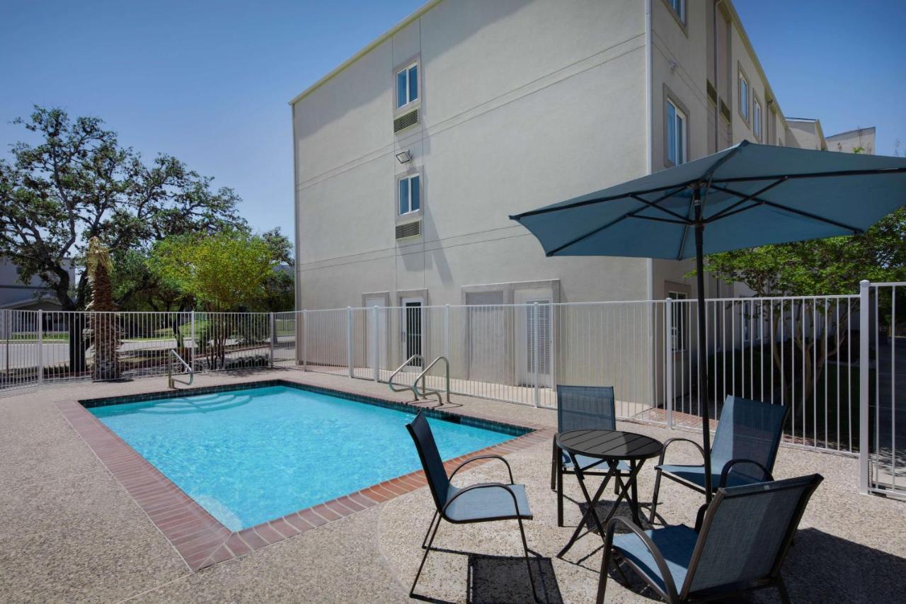 Baymont By Wyndham San Antonio Airport Hotell Eksteriør bilde